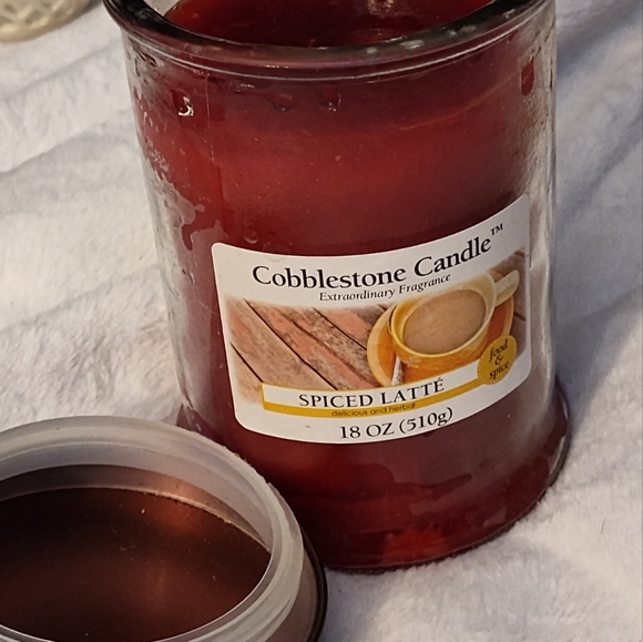 NEW! Cobblestone Candle Spiced Latte 18oz - Picture 2 of 5